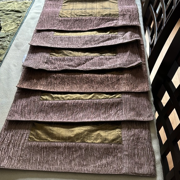 Crate & Barrel Placemats. Never used set of 6. Beautiful unique color. - Picture 7 of 7